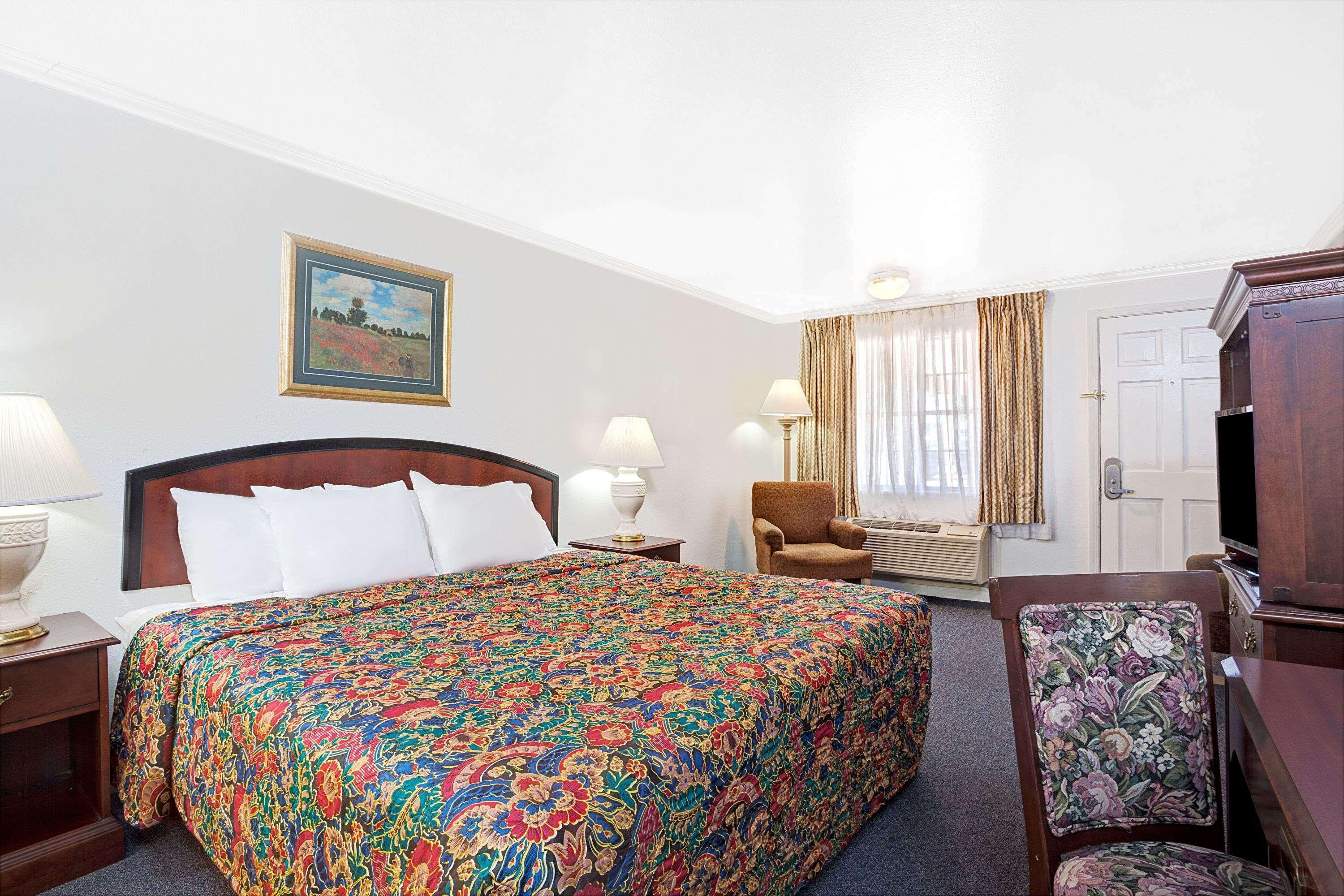 Days Inn By Wyndham ايفرت المظهر الخارجي الصورة