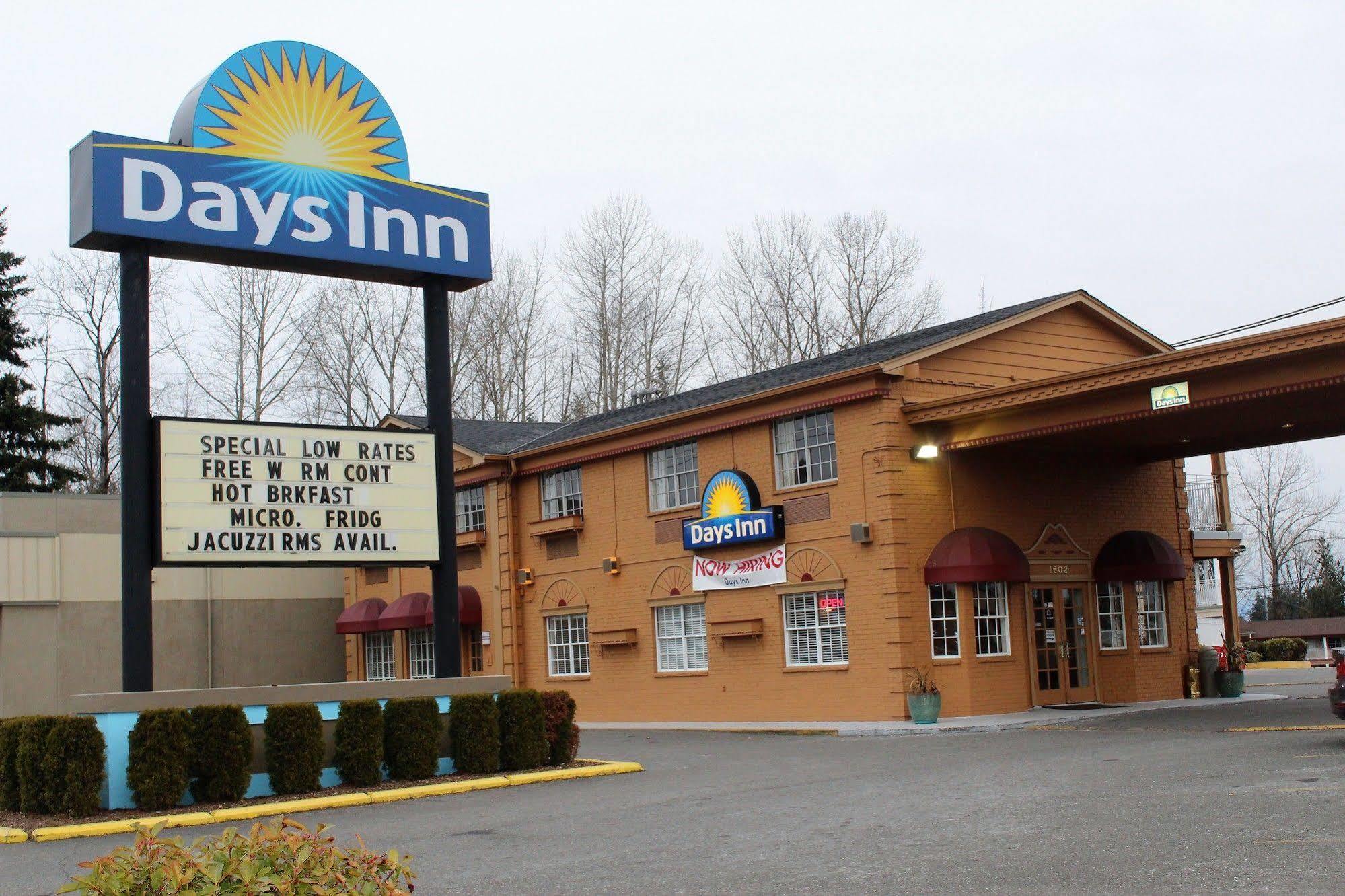 Days Inn By Wyndham ايفرت المظهر الخارجي الصورة